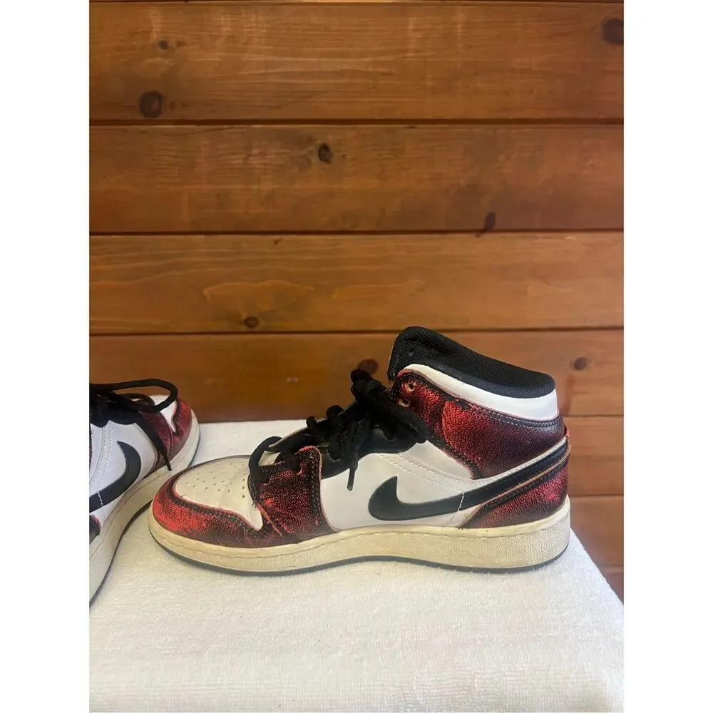 Nike Air Jordan 1 SE Mid Wear-Away Youth Sz 6 FB0567-006 Red/Black/ White Shoe